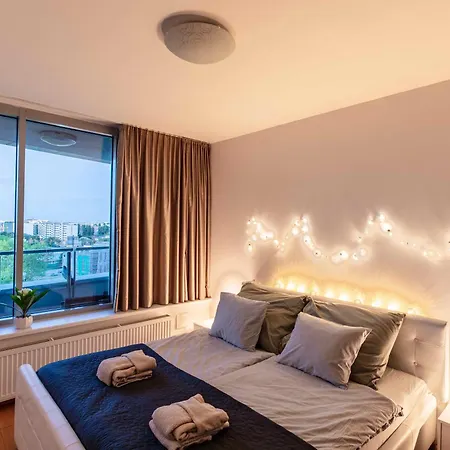 Apartman Modern 2-bedroom - Fully Outfitted - Free Parking