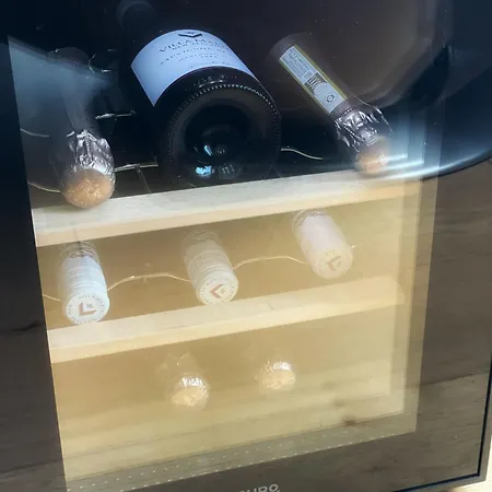 Apartman Modern 2-bedroom - Fully Outfitted - Free Parking Pozsony