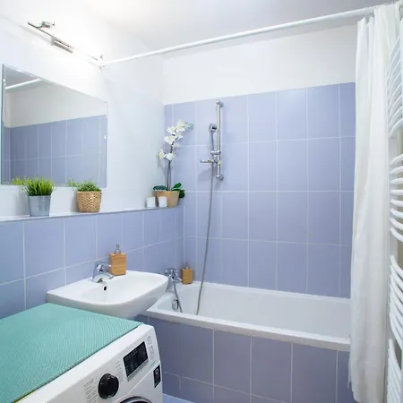 Modern 2-bedroom - Fully Outfitted - Free Parking * 브라티슬라바